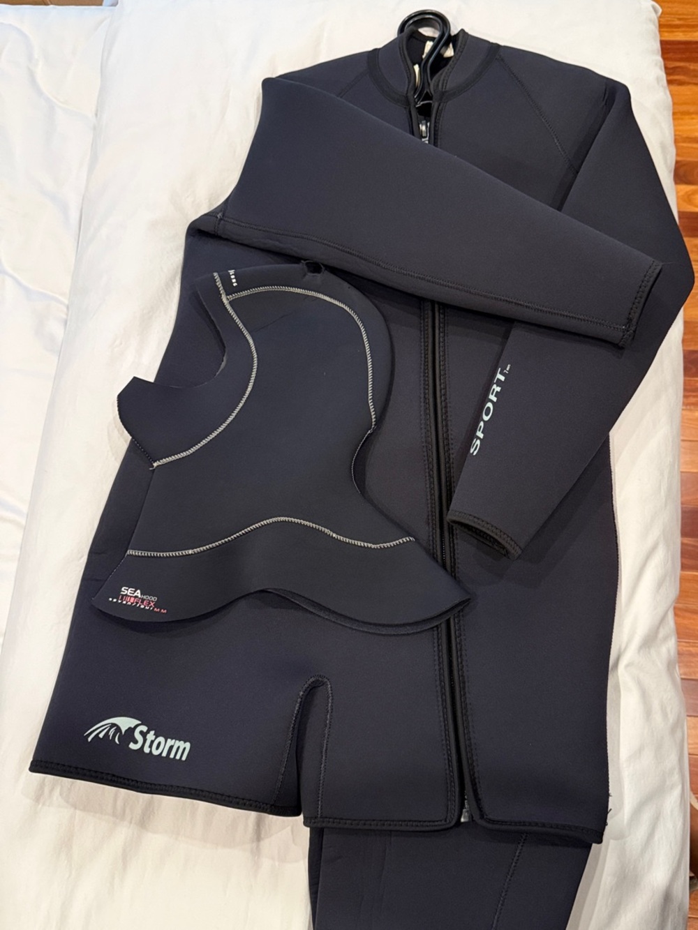 2XL Storm 7mm 2-Piece Step-In Wetsuit + XL 7mm Aqua Lung Hood